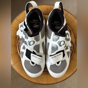 Pearl Izumi Women’s Tri Cycling Shoes - Light wear and scuffing
